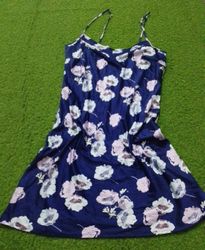 Vestido slip com estampa floral azul-marinho EPISO..