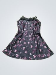 Robe nuisette en satin noir à motif de petits cœur..