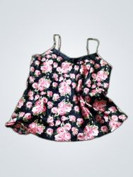 Camisetta nera con stampa floreale rosa