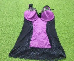 Camisola de Renda Roxa e Preta</assistantčiti