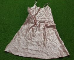 Robe nuisette en satin rose