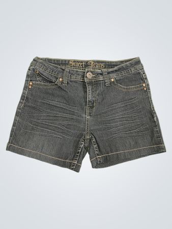 Süße Jeans-Shorts