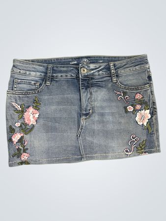 St. John's Bay Damen Bestickter Capri Denimrock