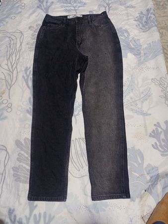Hollister Curvy High-Rise Mom Jean