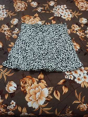 GUESS Black and White Leopard Print Mini Skirt