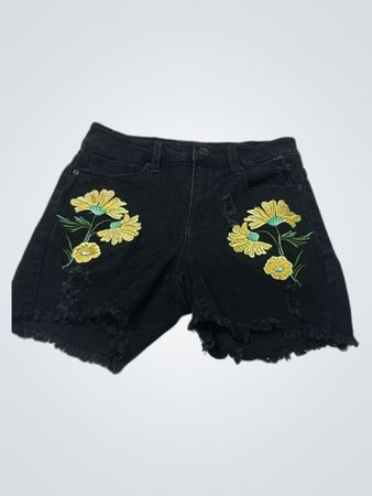 Schwarze bestickte Denim-Shorts