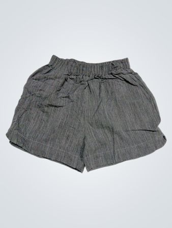 Graue gestreifte Shorts