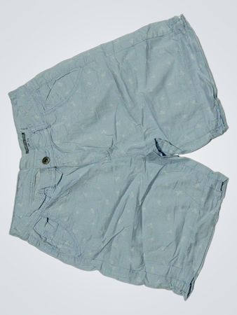  hellblaue Shorts