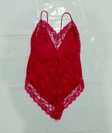 RoterBody mit Spitze