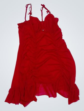 Rotes gerafftes Nachthemd mit Rüschen