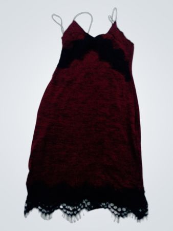 Another Story Damen Burgunder Spitzenbesatz Slipkleid