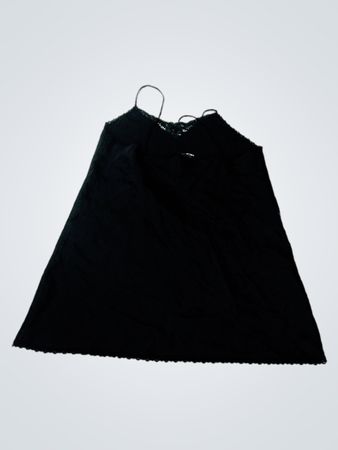 Schwarzer Slip mit Spitzenbesatz