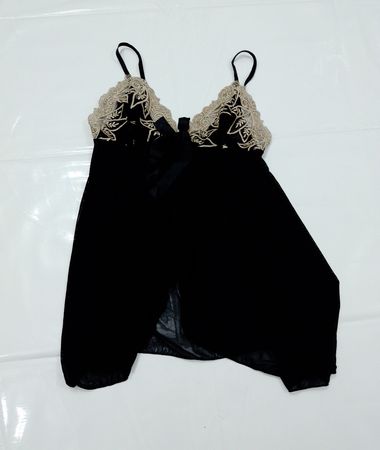 Schwarze Lingerie mit Spitzenrand