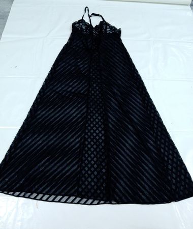 Schwarz gestreiftes Maxikleid