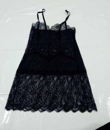 Schwarzes Spitzen-Nachtkleid
