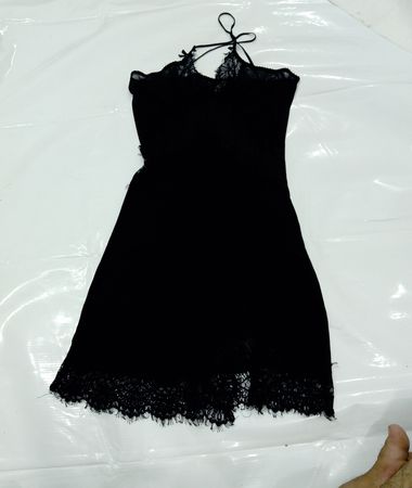 FRUSCIO Schwarzes Kleid mit Spitzenbesatz