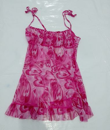 Rosa Herzmotiv Babydoll Nachthemd mit Rüschensaum