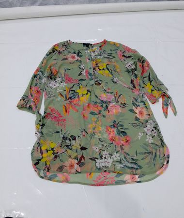 Tunique pour femmes Roz & Ali verte à imprimé floral