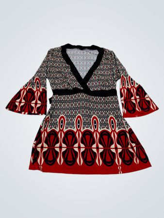 Robe mini imprimée à manches cloche et décolleté en V avec ceinture