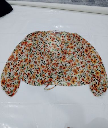 Blouse à nœud devant à imprimé floral
