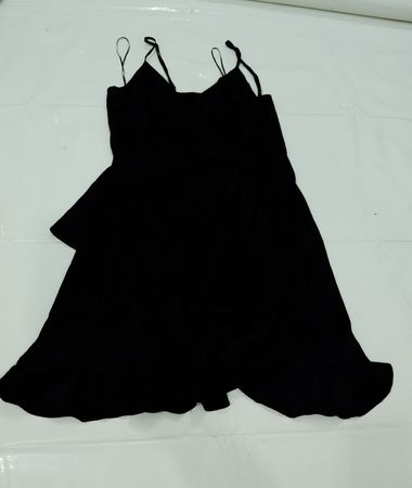 Robe noire à bretelles spaghetti