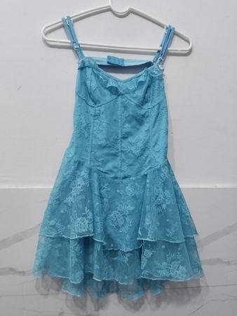 Blaues Spitzenkleid