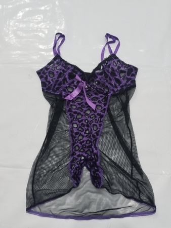 Lila und schwarze Netz-Babydoll mit Leopardenmuster-Akzenten