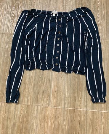 Navy- und weißgestreifte schulterfreie Bluse mit Knopfleiste