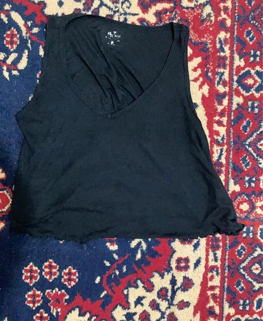 American Eagle schwarzes Ripp-V-Ausschnitt-Top