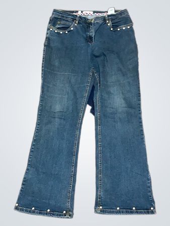 Blaue Jeans mit Perlenverzierung