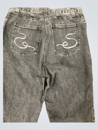 Graue Jeans mit gesticktem Design