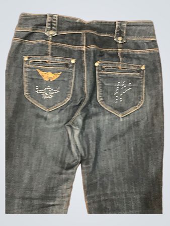 Blaue Jeans aus Denim mit bestickten Taschen
