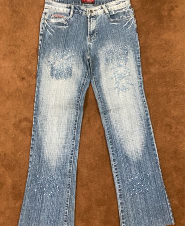 Blaue Jeans aus Denim mit Verzierungen