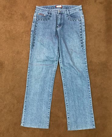 Blau verziertes Jeans