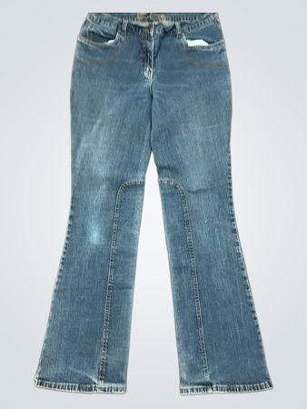 Blaue Flare-Jeans mit gelben und weißen Steppnähten