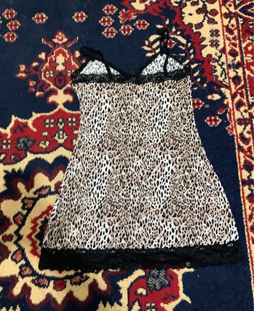 Slipkleid mit Leopardenmuster und Spitzenbesatz