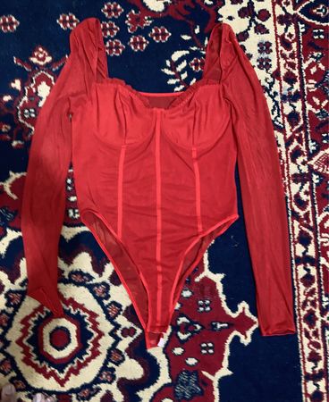 Rotes Netz-Body