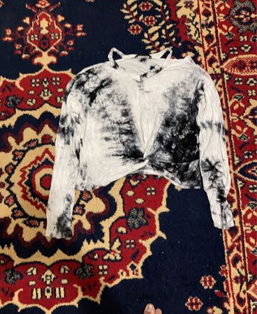 Tie-Dye-Wickeloptik Langarmshirt vorne gerafft