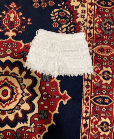 Weiße Spitzen-Shorts