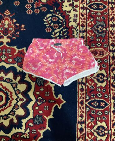 Rosa Batik-Shorts