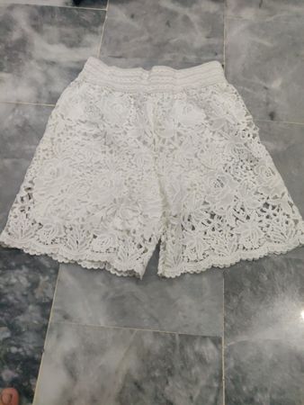 Weiße Spitzen-Shorts
