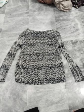 Schwarz-weißes Zickzackmuster Langarmshirt