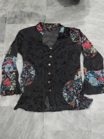 CITRON Santa Monica Schwarze Bluse mit Blumenmuster und Knopfleiste