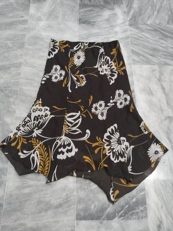 ALECO Moda Rock mit Blumenmuster und asymmetrischem Saum