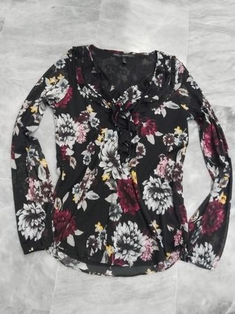 White House Black Market Langarmtop mit Blumenmuster