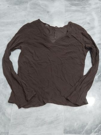 Braunes Langarm-V-Neck-Shirt