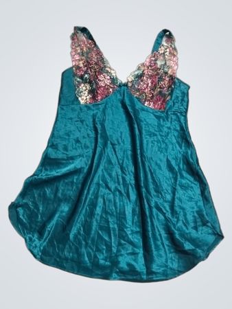 Wendy Ann Teal Satin-Nachthemd mit floraler Spitzeabschluss