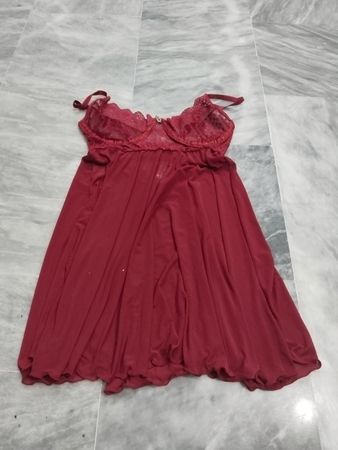 Bordeauxfarbener Spitzen-Babydoll