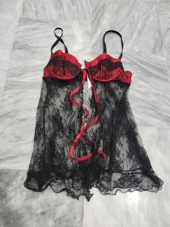 Fiora's Follies Schwarzes und rotes Spitzen-Babydoll