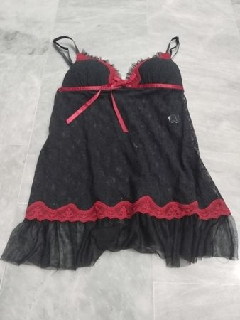 Linea Donatella Schwarzes Spitzen-Babydoll mit roter Borte